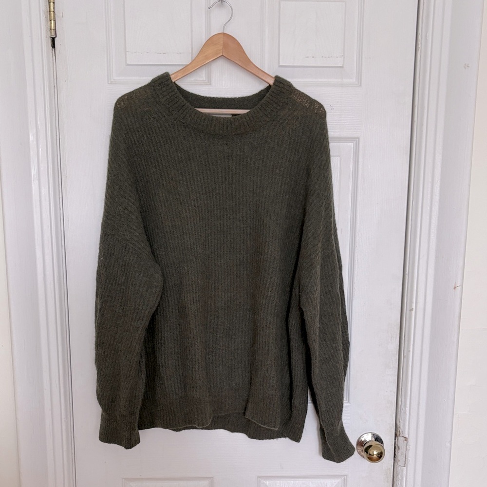 Everlane Alpaca Crewneck Sweater in Olive